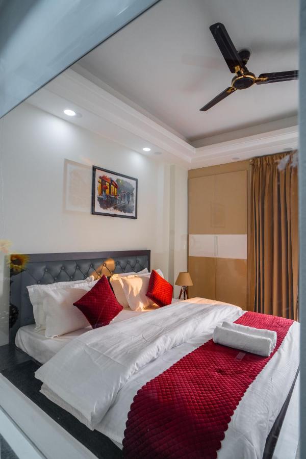The Lodgers 1 Bhk Serviced Golf Course Road Apartment