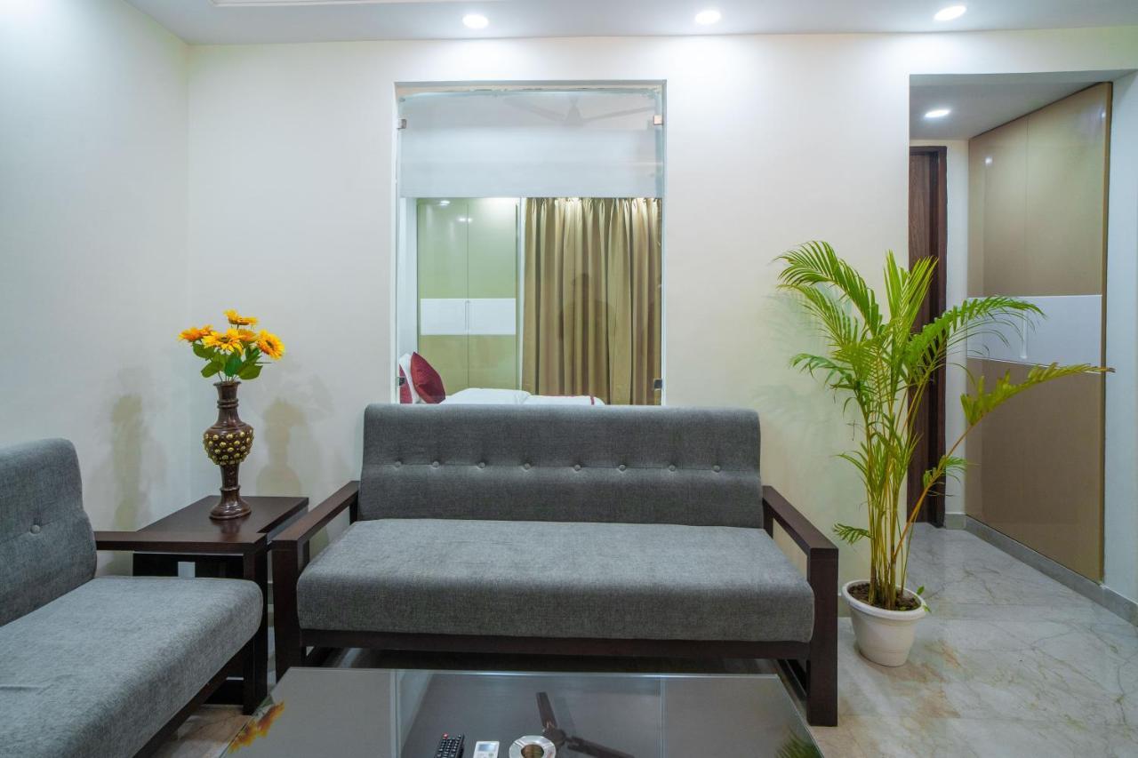 The Lodgers 1 Bhk Serviced Golf Course Road