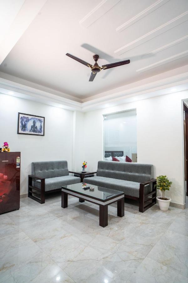 The Lodgers 1 Bhk Serviced Golf Course Road *