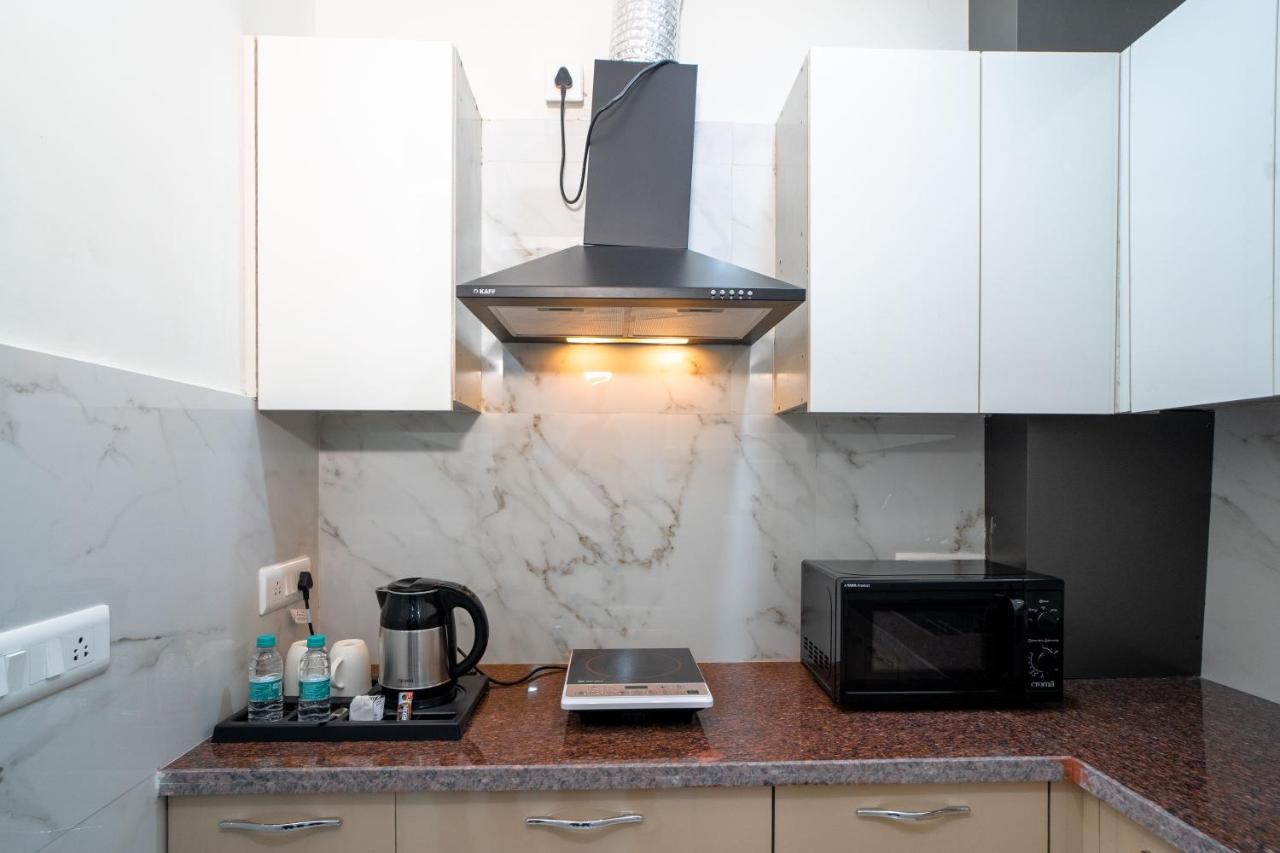 The Lodgers 1 Bhk Serviced Golf Course Road Apartment *