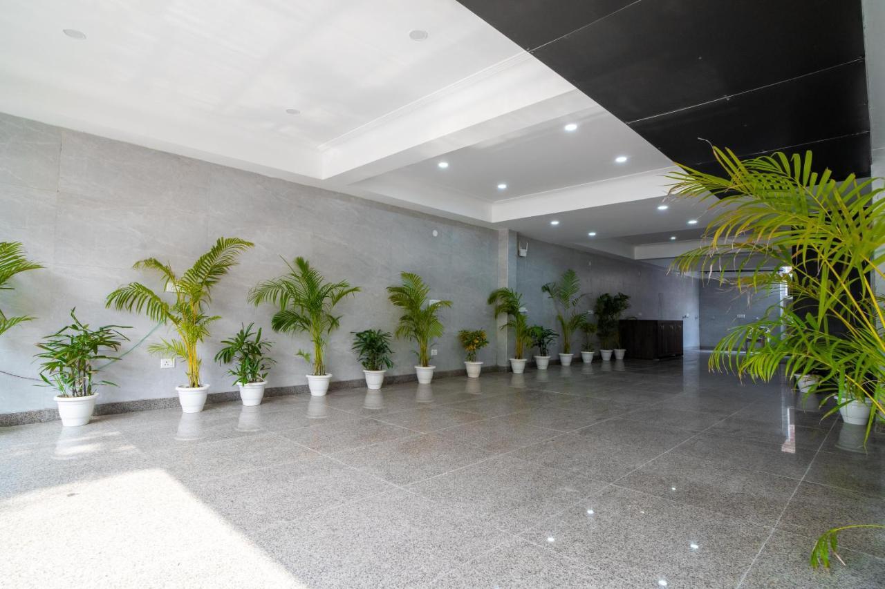 The Lodgers 1 Bhk Serviced Golf Course Road *
