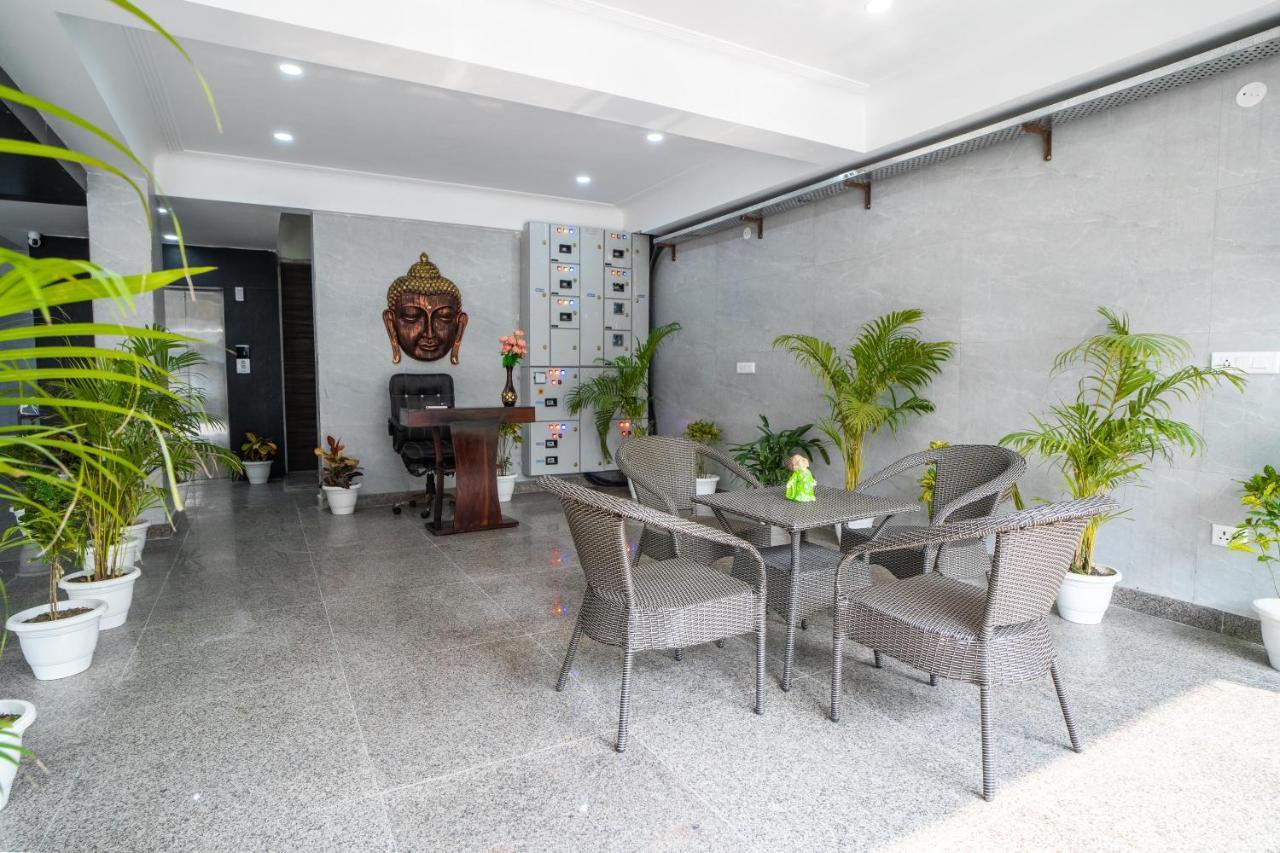 Apartment The Lodgers 1 Bhk Serviced Golf Course Road *