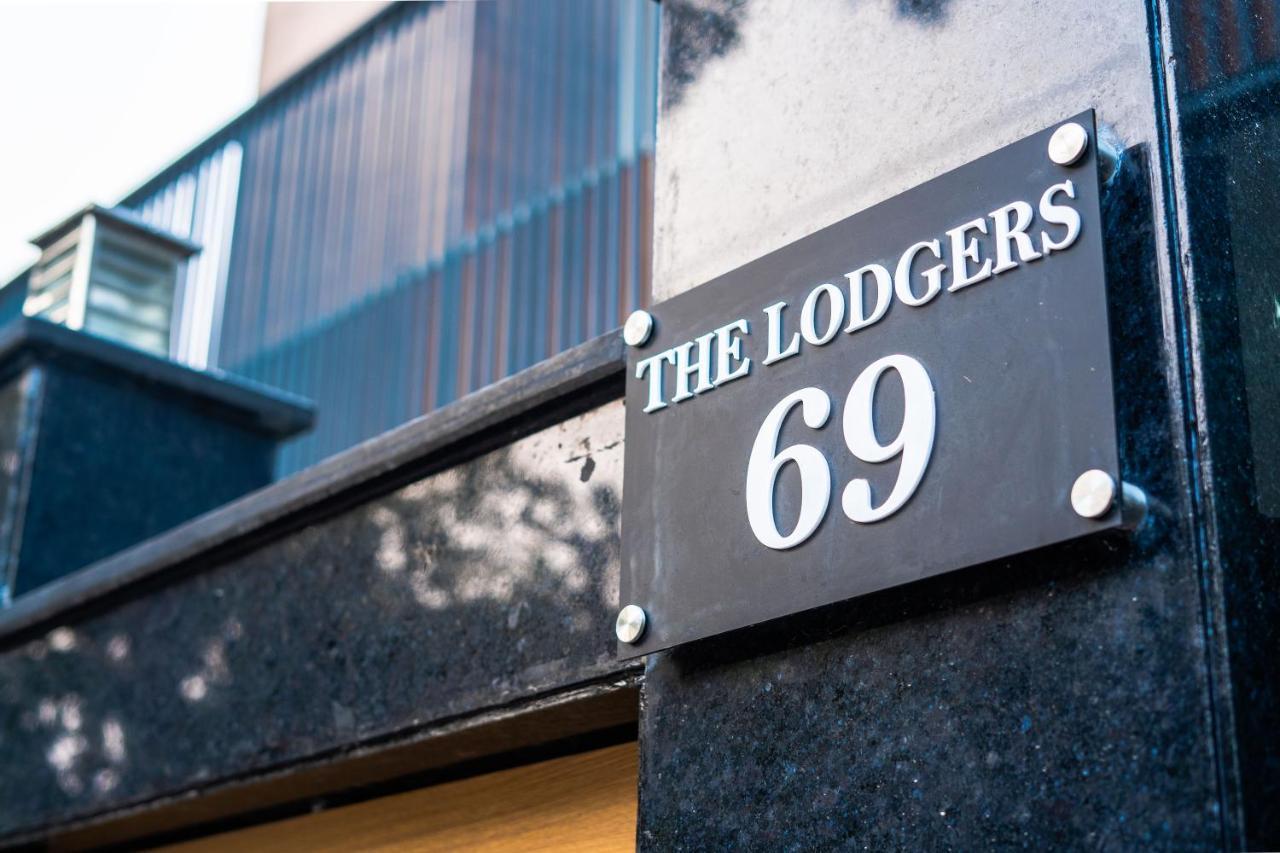 The Lodgers 1 Bhk Serviced Golf Course Road *