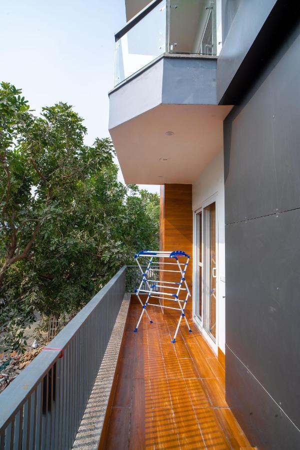 The Lodgers 1 Bhk Serviced Golf Course Road *