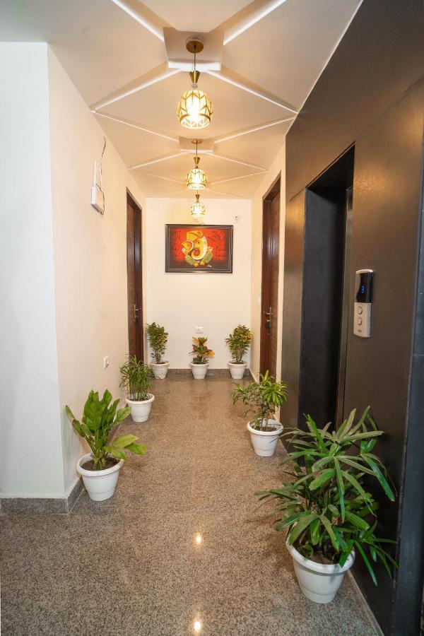 The Lodgers 1 Bhk Serviced Golf Course Road Apartment *