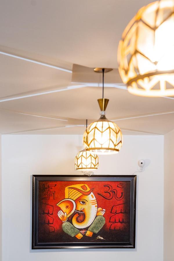 The Lodgers 1 Bhk Serviced Golf Course Road Apartment *