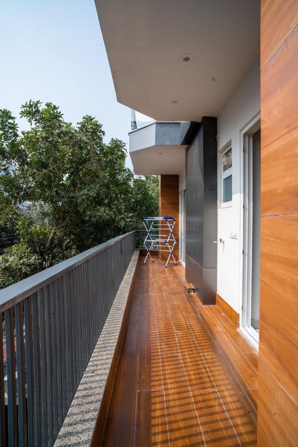 The Lodgers 1 Bhk Serviced Golf Course Road