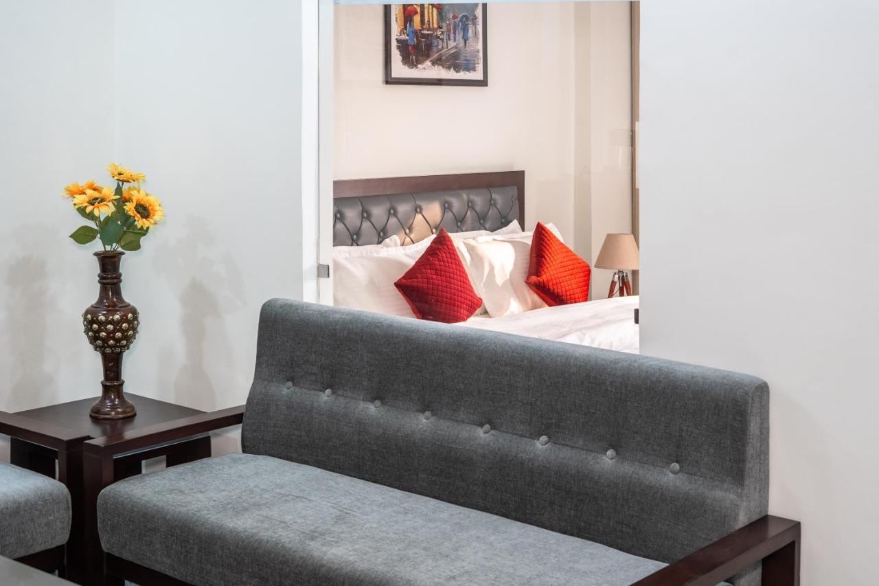 The Lodgers 1 Bhk Serviced Golf Course Road Apartment