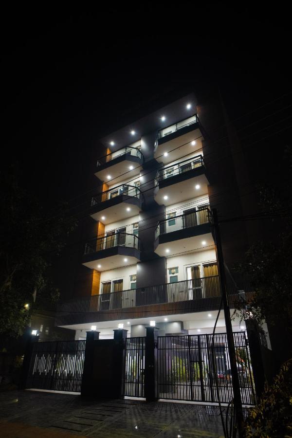 The Lodgers 1 Bhk Serviced Golf Course Road Apartment