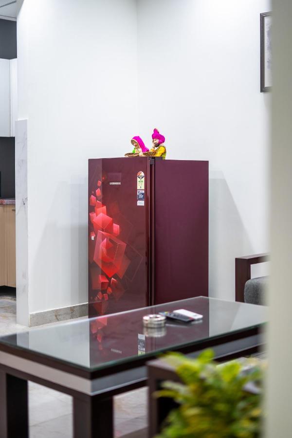 The Lodgers 1 Bhk Serviced Golf Course Road Apartment *