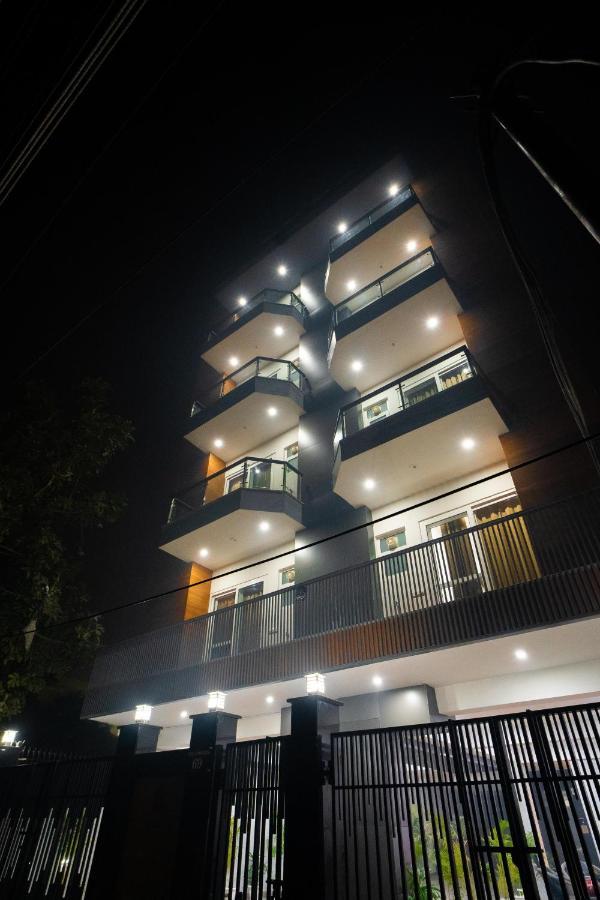 The Lodgers 1 Bhk Serviced Golf Course Road Apartment