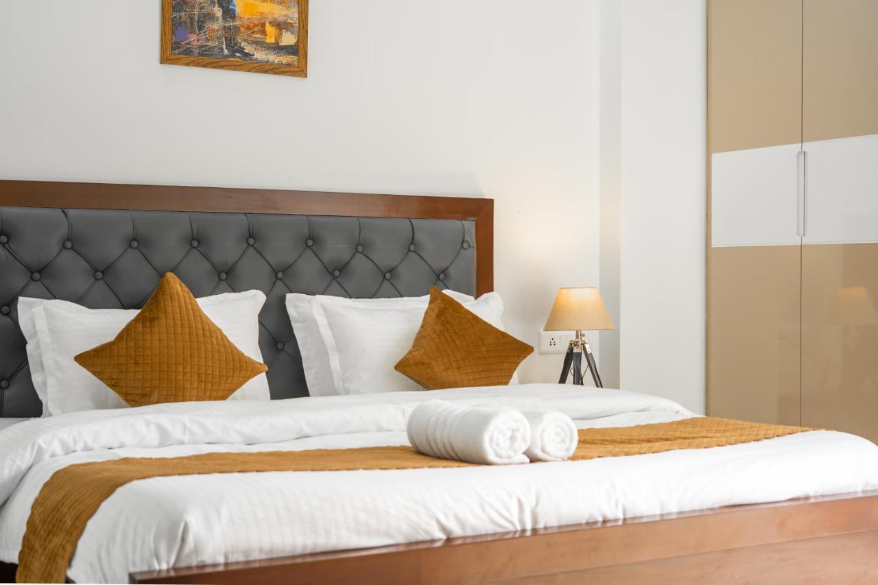 The Lodgers 1 Bhk Serviced Golf Course Road