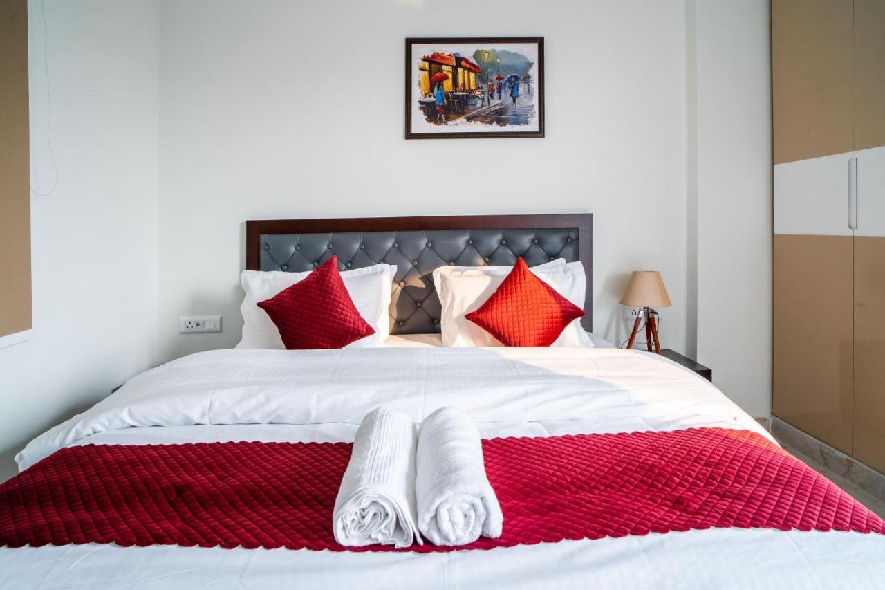 The Lodgers 1 Bhk Serviced Golf Course Road *