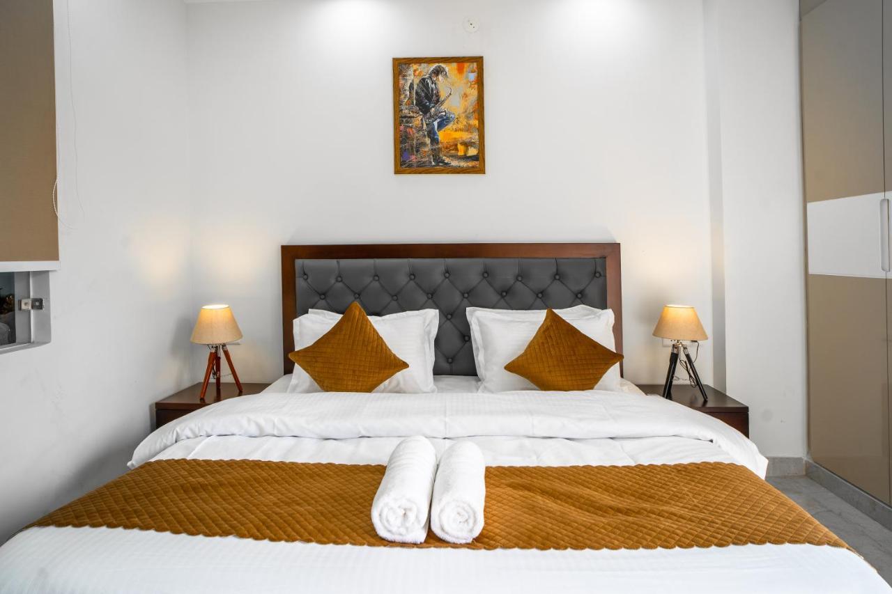 The Lodgers 1 Bhk Serviced Golf Course Road *