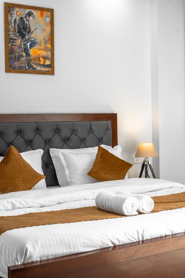 Apartment The Lodgers 1 Bhk Serviced Golf Course Road