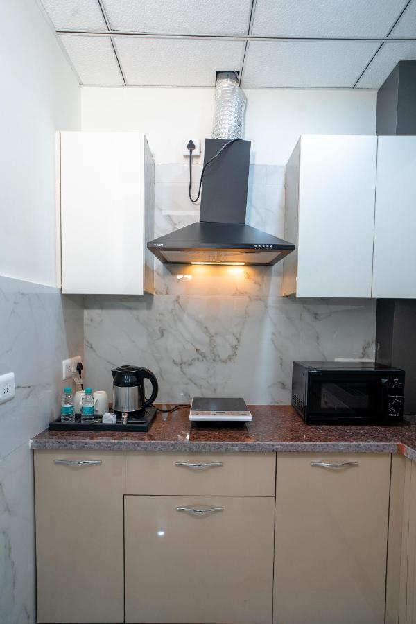 The Lodgers 1 Bhk Serviced Golf Course Road